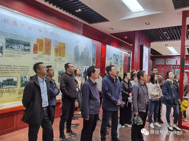 天水市政府金融辦、甘肅金控天水擔(dān)保公司、天水卓雅服飾公司黨支部聯(lián)合舉行主題黨日活動(dòng)